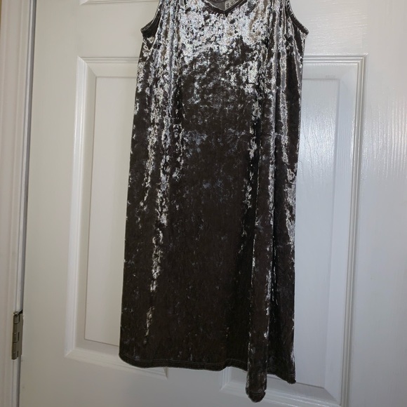 ⚡️SALE⚡️Velvet Dress - Picture 2 of 4